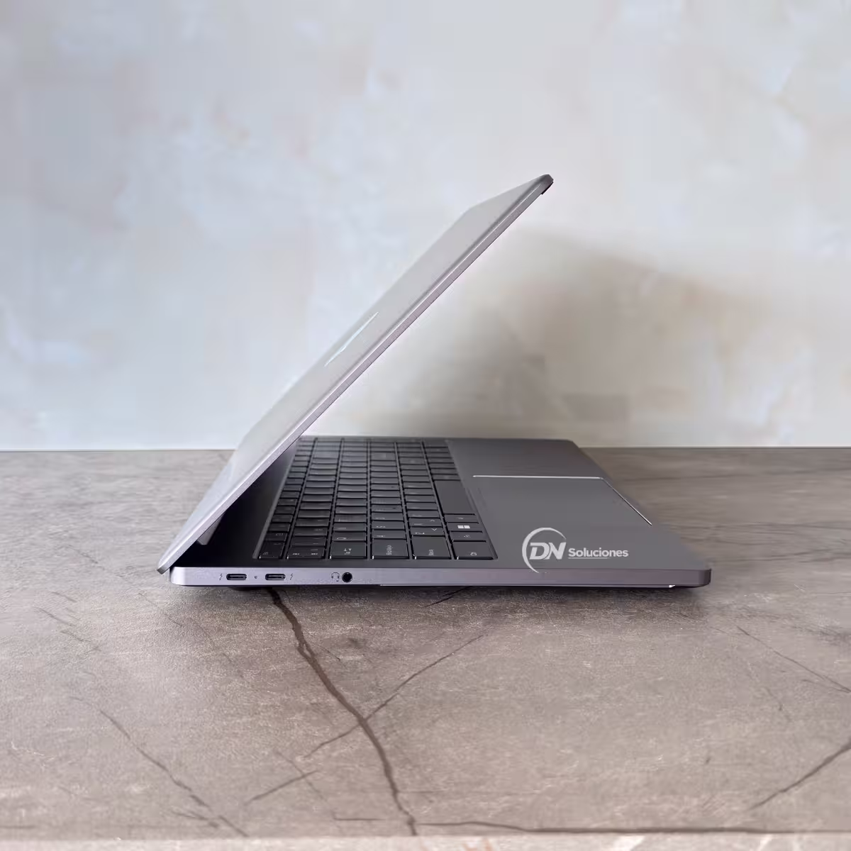 Laptop ENV 15 Ryzen 5 5625U | 8GB RAM 256GB SSD | Windows 11