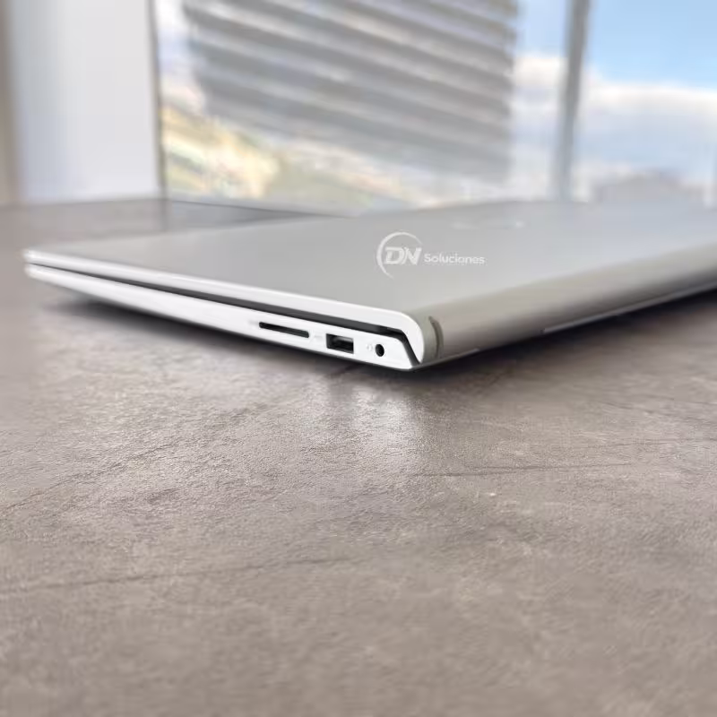 Laptop Dell Inspiron 3530 i5 13va SSD 512 Gb Ecuador