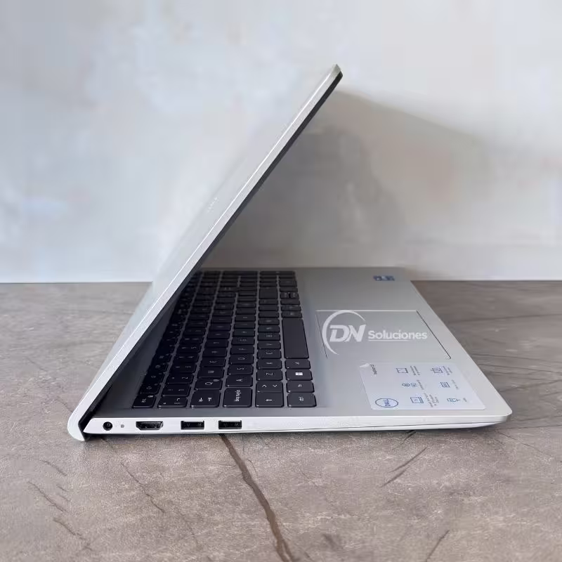 Conexiones y puertos USB de la Laptop Dell Inspiron 3520