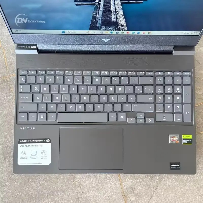 HP Victus Ryzen 7 7445HS RTX 3050 6GB | RAM Expandible a 32GB | SSD 512GB O 1TB